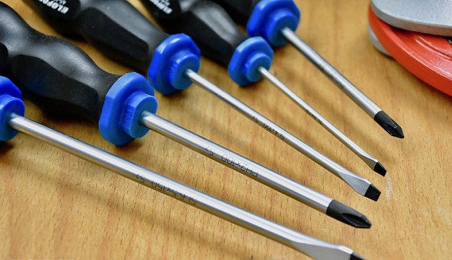 tuốc nơ vít tháo ốc vít 