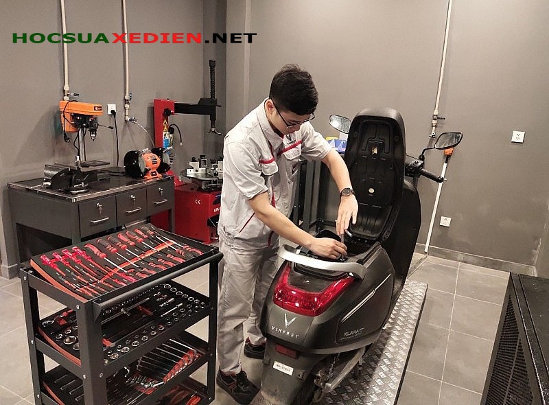 5 Lý Do Bạn Nên Học Sửa Xe Điện Ngay Hôm Nay